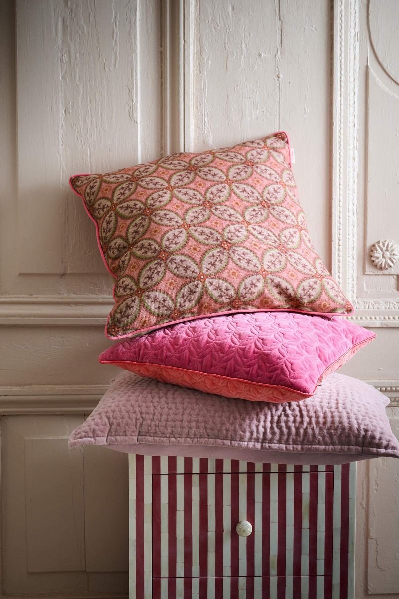 nia_cushion_pink_product_portrait_2_lr